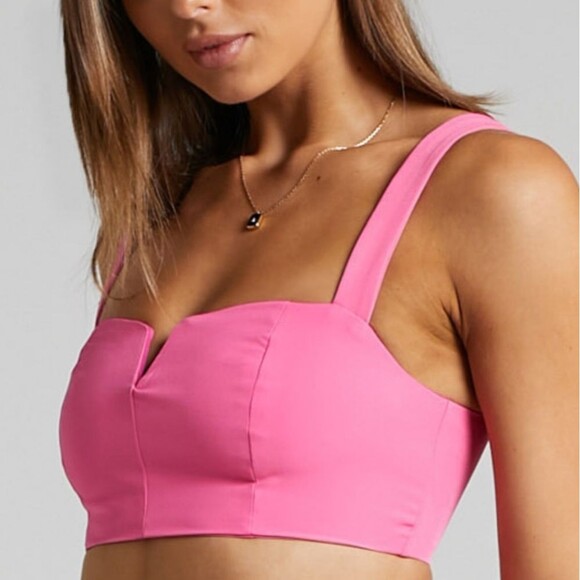 Showpo MAIDA V-FRONT CROP TOP in pink - Picture 2 of 7